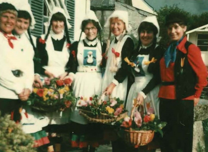 1990s Carnival Entry, The Dutch Girls