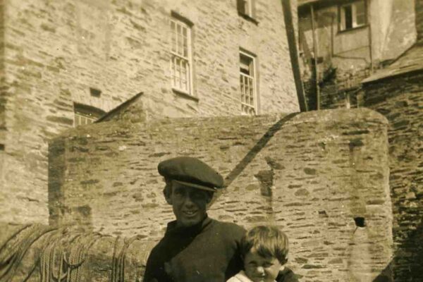 Frank Rowe with his son Jack in 1931