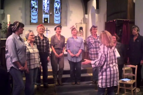 Gulls singing 'Don't sing under the Apple tree'