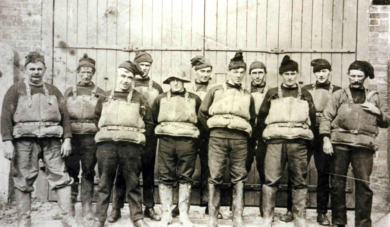 Port Isaac Lifeboat crew from days long gone